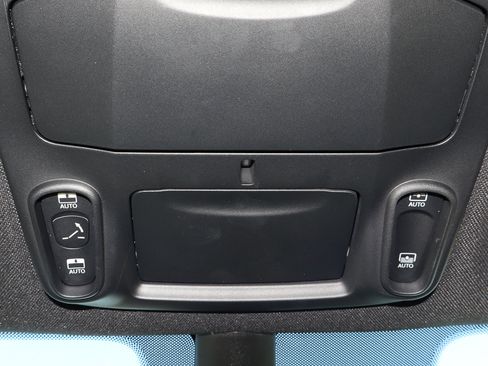 New 2026 Chrysler Pacifica Limited w/ Uconnect Theater Family Group image 34