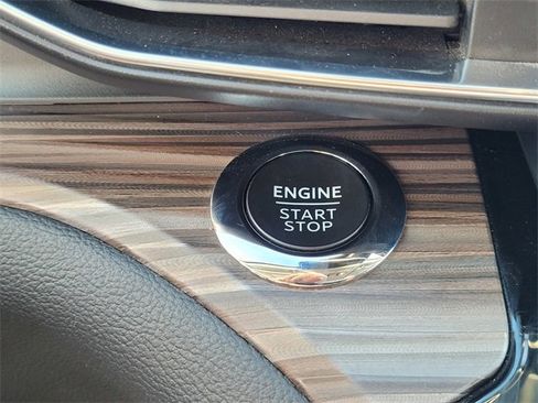 Used 2023 Ford Explorer Limited image 18