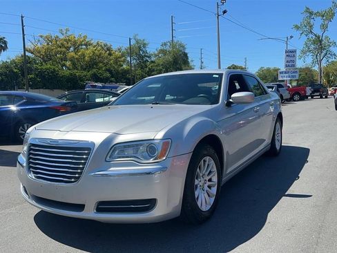 Used 2012 Chrysler 300 RWD image 5