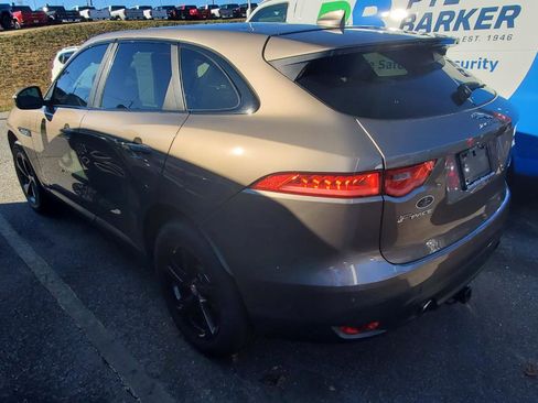 Used 2017 Jaguar F-PACE Premium image 8