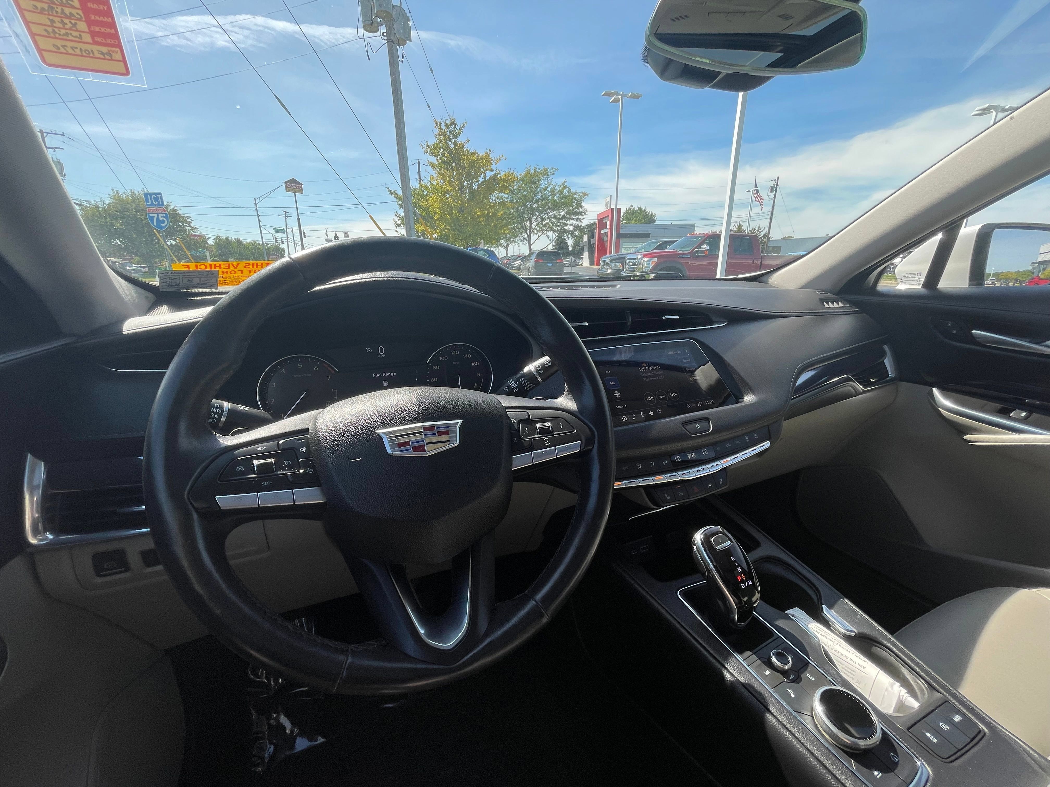 Used 2023 Cadillac XT4 Luxury w/ Cold Weather Package AWD/4WD image 9