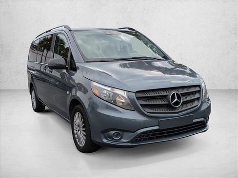 Used 2016 Mercedes-Benz Metris Passenger image 3