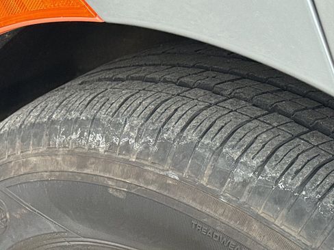 Used 2025 Chrysler Pacifica Select image 9