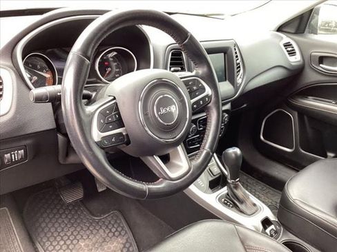 Used 2021 Jeep Compass Latitude w/ Driver Assistance Group AWD/4WD image 3