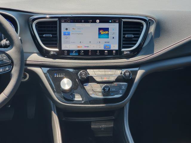 New 2027 Chrysler Pacifica Limited FWD image 24