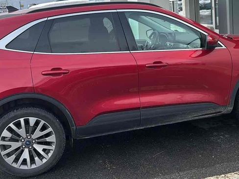 Used 2022 Ford Escape Titanium image 5