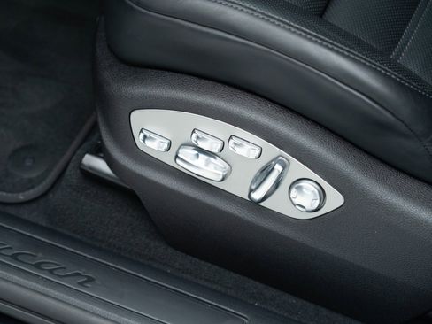 Certified 2026 Porsche Macan AWD/4WD image 15