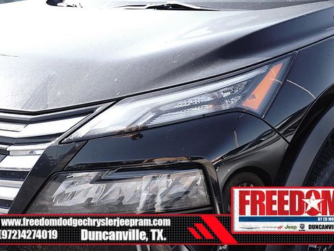 Used 2024 Nissan Rogue SV FWD image 8