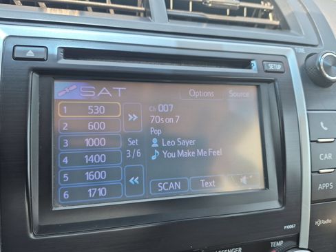 Used 2012 Toyota Camry XLE w/ Leather Pkg FWD image 17