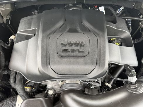 Used 2023 Jeep Grand Cherokee L Summit AWD/4WD image 10