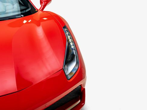 Used 2018 Ferrari 488 GTB RWD image 18