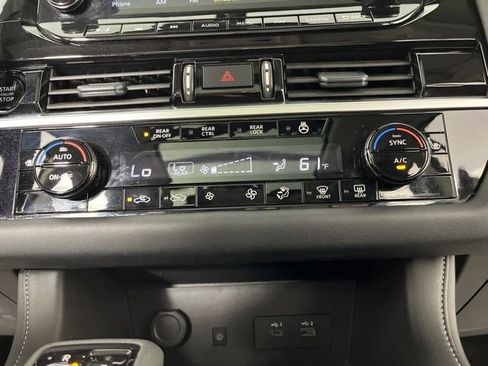 Used 2025 Nissan Pathfinder SL w/ SL Premium Package FWD image 28