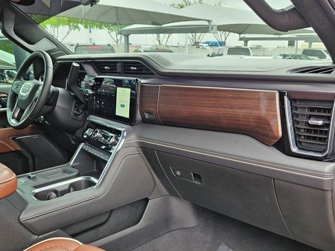 Used 2025 GMC Sierra 2500 Denali Ultimate image 25