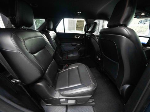 Used 2020 Ford Explorer XLT w/ Equipment Group 202A AWD/4WD image 25