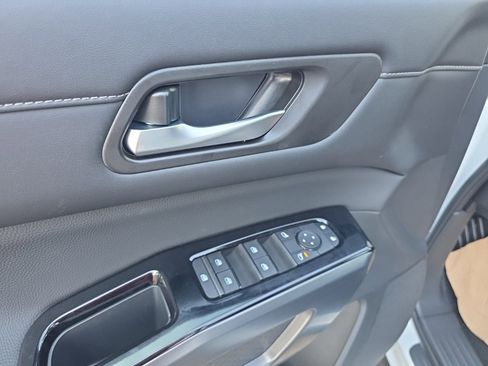 New 2026 Nissan Pathfinder SL image 16