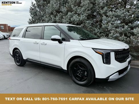 Used 2025 Kia Carnival image 11