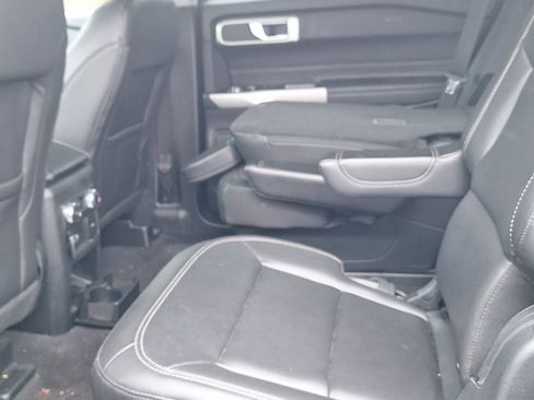 Used 2022 Ford Explorer XLT w/ Equipment Group 202A image 13