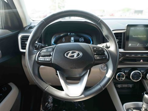 Used 2025 Hyundai Venue SEL FWD image 21