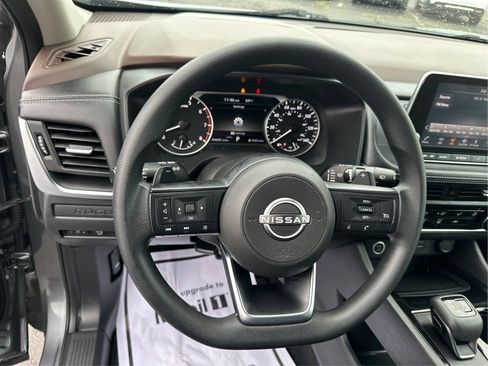Used 2023 Nissan Rogue S AWD/4WD image 18