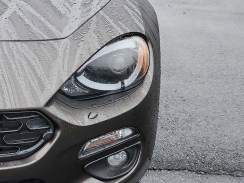 Used 2019 FIAT 124 Spider Lusso w/ Convenience Group image 9