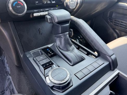 Certified 2025 Toyota Tacoma SR5 AWD/4WD image 28