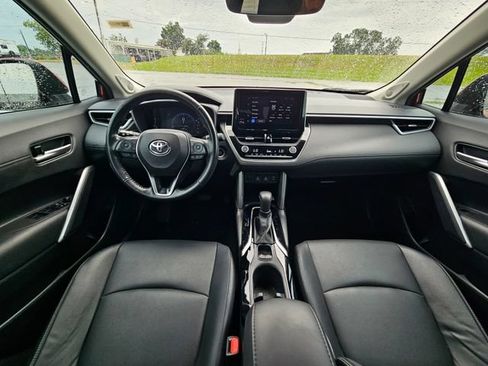 Used 2023 Toyota Corolla Cross XLE w/ Convenience Package FWD image 12