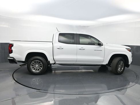 Used 2024 Chevrolet Colorado LT w/ LT Convenience Package image 41