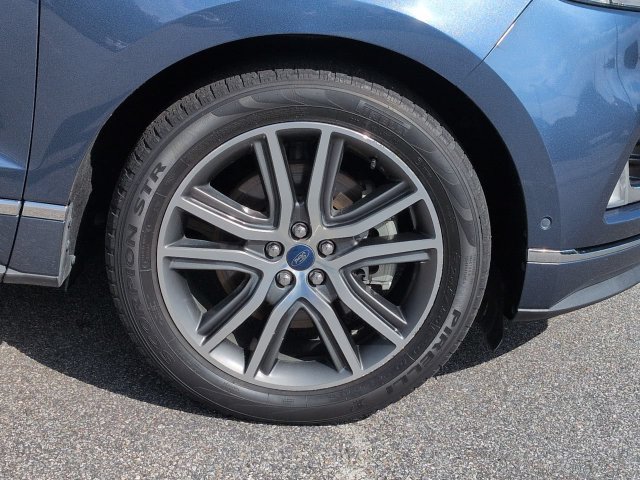 Used 2019 Ford Edge Titanium w/ Equipment Group 301A AWD/4WD image 11