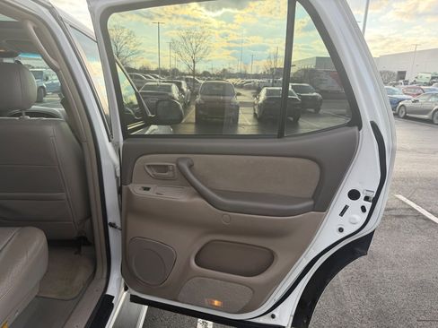 Used 2007 Toyota Sequoia SR5 AWD/4WD image 19