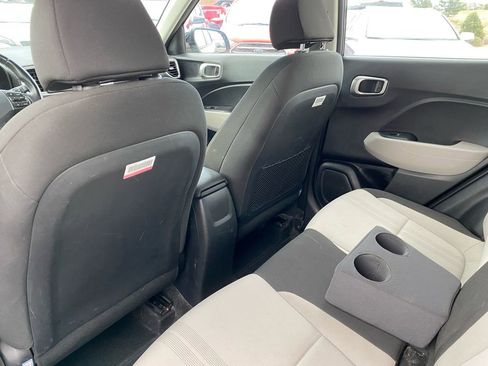 Used 2021 Hyundai Venue SEL FWD image 29
