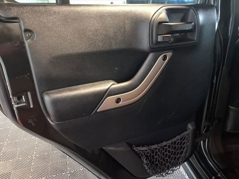 Used 2017 Jeep Wrangler Unlimited Sahara AWD/4WD image 15