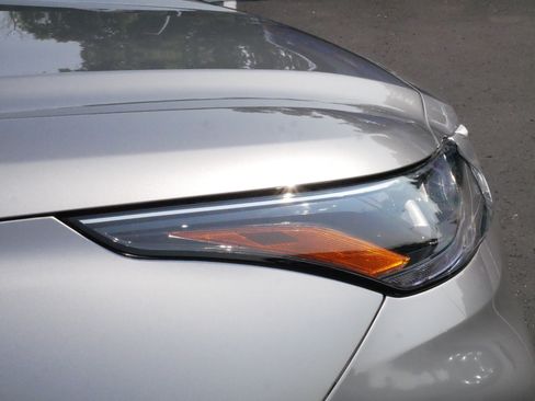 Certified 2026 Toyota Highlander XLE AWD/4WD image 17