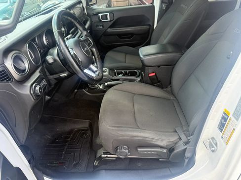 Used 2020 Jeep Wrangler Unlimited Sahara AWD/4WD image 12