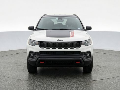 Used 2025 Jeep Compass Trailhawk image 2