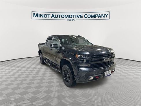 Used 2020 Chevrolet Silverado 1500 LT Trail Boss w/ Midnight Edition AWD/4WD image 2