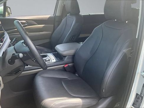 Used 2026 Kia Carnival EX FWD image 21