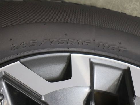 Used 2020 Toyota Tacoma TRD Off-Road image 40