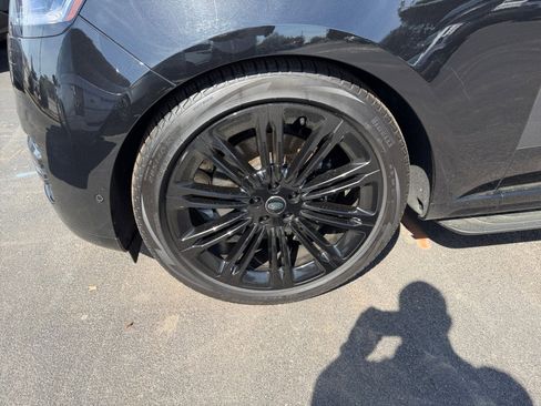 Certified 2024 Land Rover Range Rover SE image 27