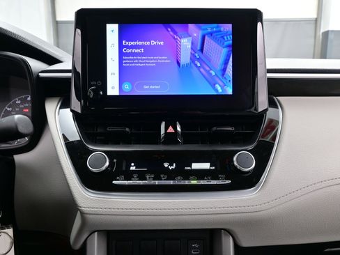 Used 2024 Toyota Corolla Cross L image 18