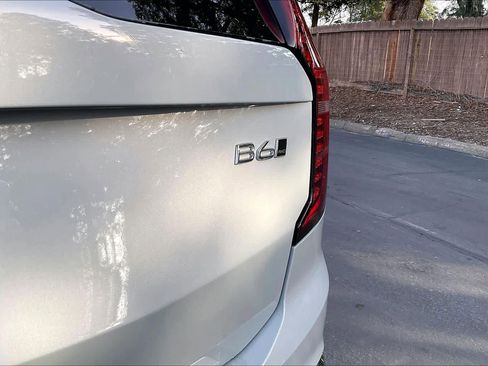 Used 2025 Volvo XC90 B6 Core w/ Protection Package Premier image 11