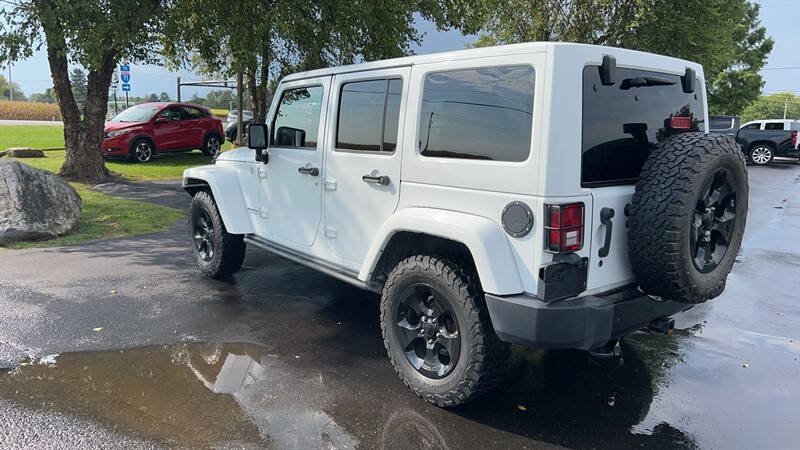 Used 2015 Jeep Wrangler Unlimited Sahara AWD/4WD image 6
