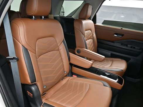 Used 2023 Nissan Pathfinder Platinum image 56