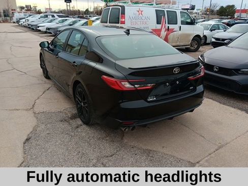 Used 2025 Toyota Camry SE image 7