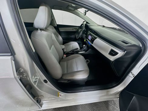 Used 2016 Toyota Corolla LE FWD image 29
