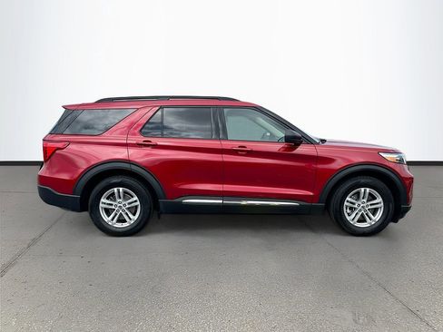 Used 2022 Ford Explorer XLT w/ Equipment Group 202A RWD image 8