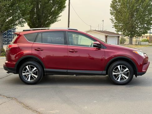 Used 2018 Toyota RAV4 XLE AWD/4WD image 9
