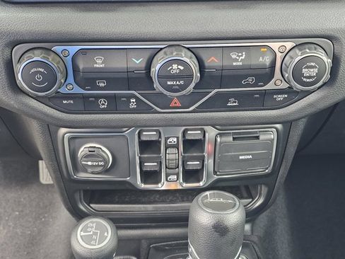 New 2025 Jeep Gladiator Sport image 55