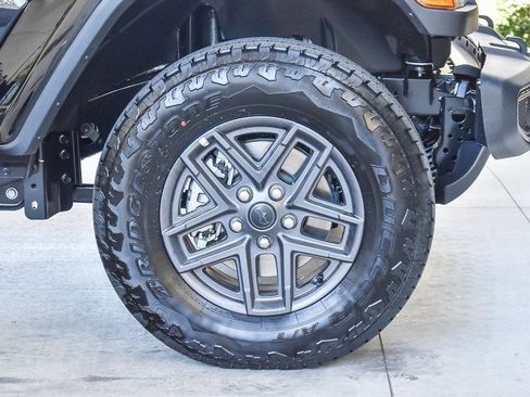 New 2026 Jeep Gladiator Sport image 10