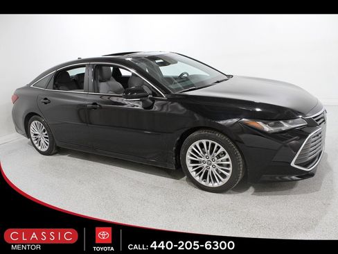 Used 2019 Toyota Avalon Limited image 1