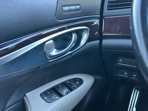 Used 2016 INFINITI Q70 3.7 w/ Sport Package image 20